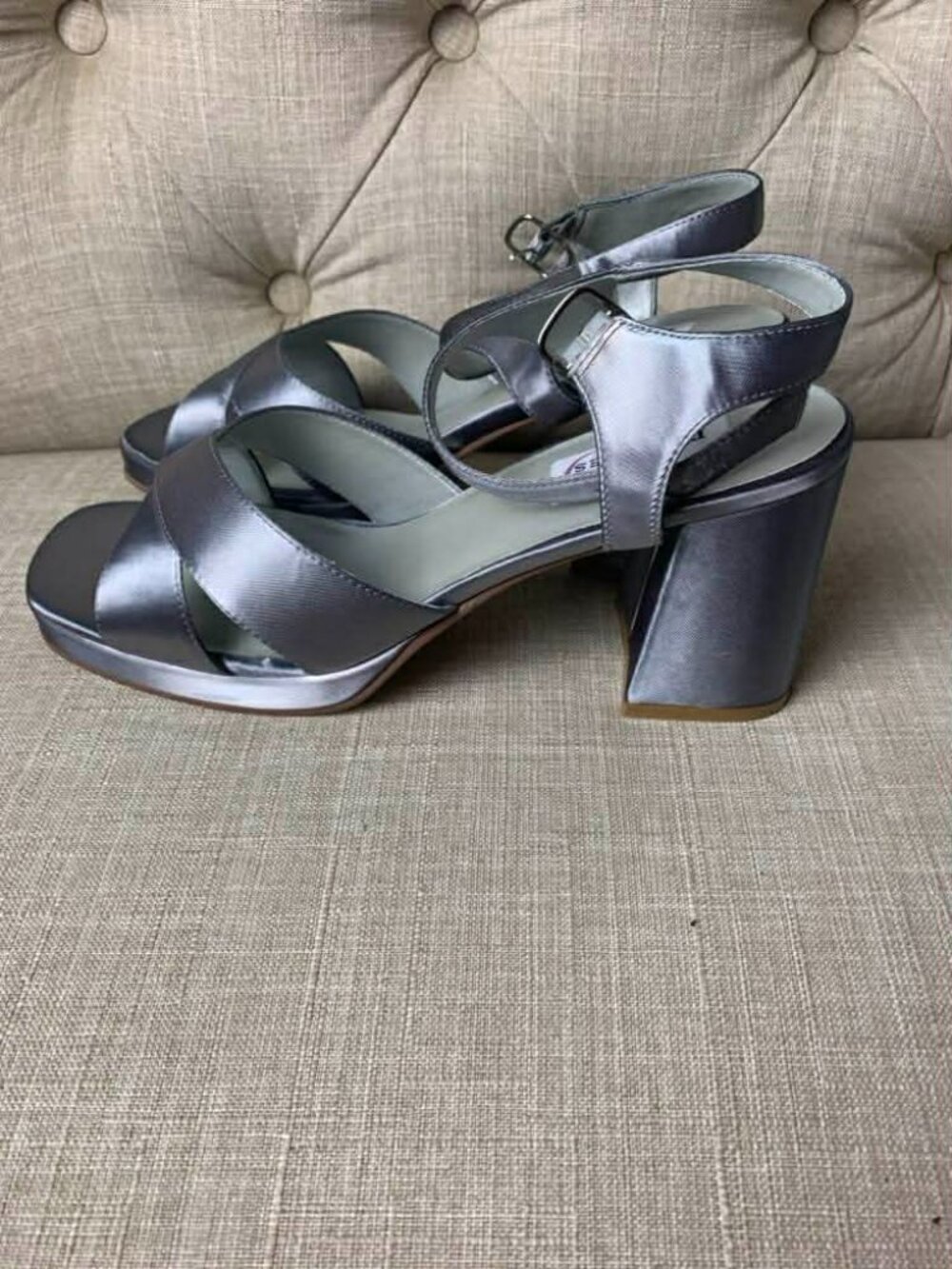 NIB Dyeables Gray Satin Wedding Formal Chunky Heels size 11